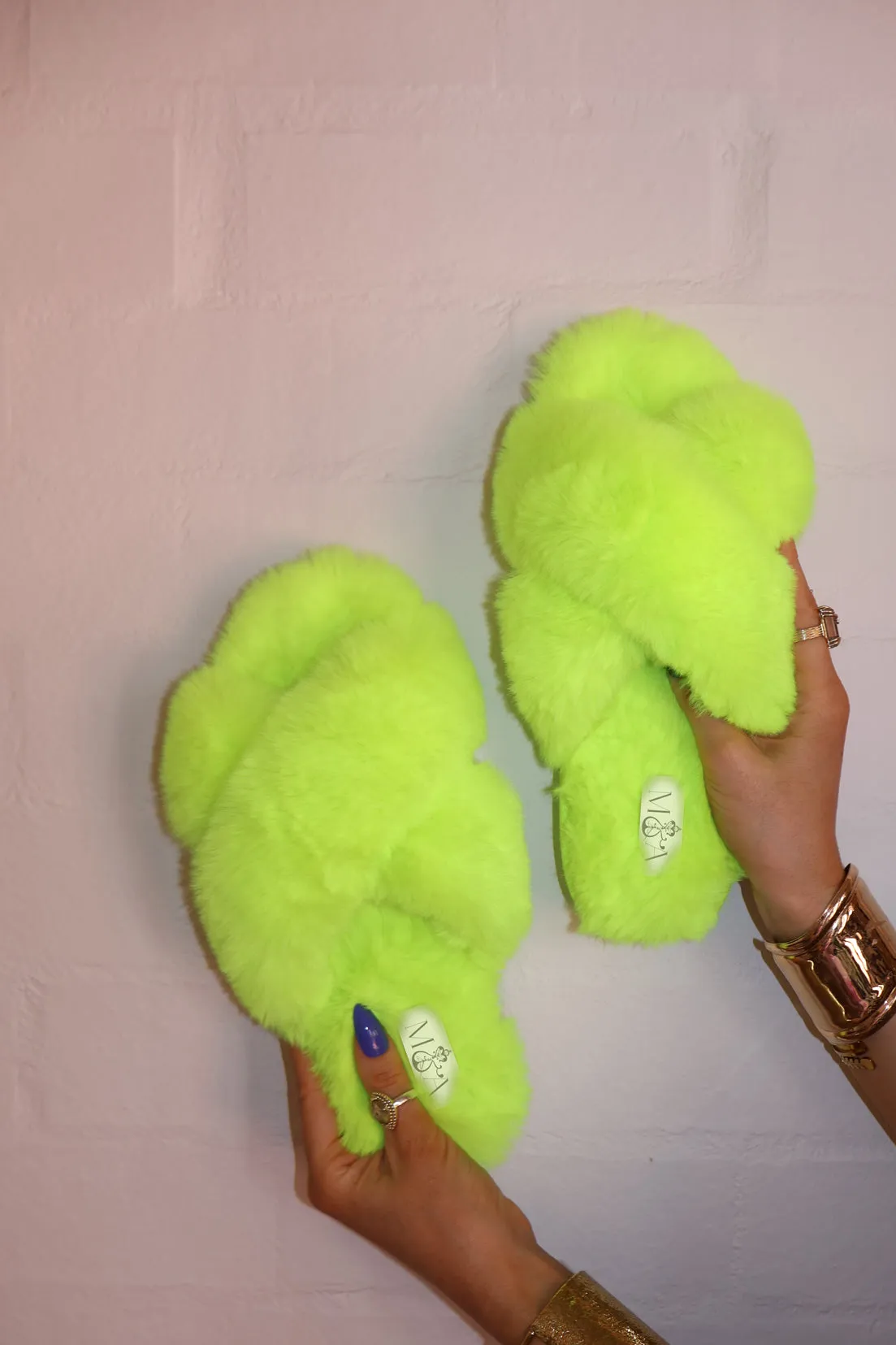 Luinluland X M&A - The Slippers in Neon