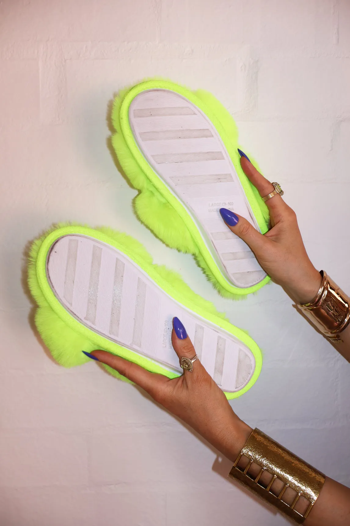 Luinluland X M&A - The Slippers in Neon